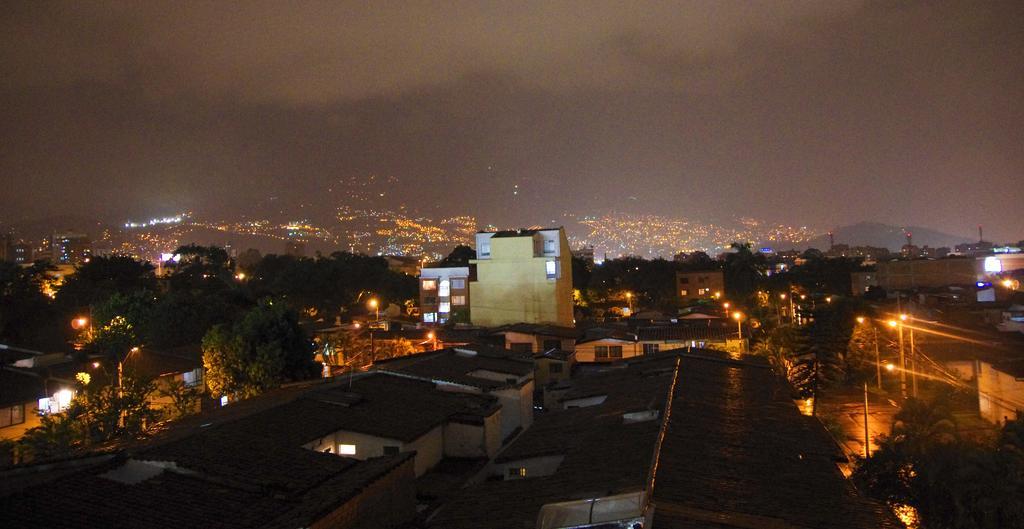 International House Co-Living Hostel Medellin Exterior photo